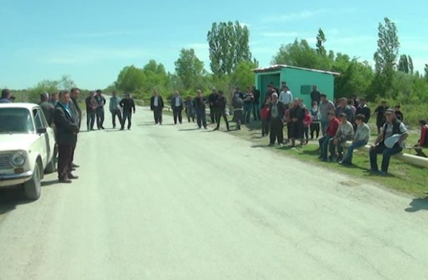 Sakinlərdən iddia: “İcra nümayəndəliyi yardımı düzgün paylamır”